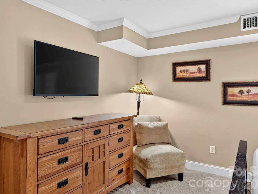 325 Bowling Park Road, Asheville, NC 28803.  MLS# CAR4405300, YatesRealty ID 41587. 
