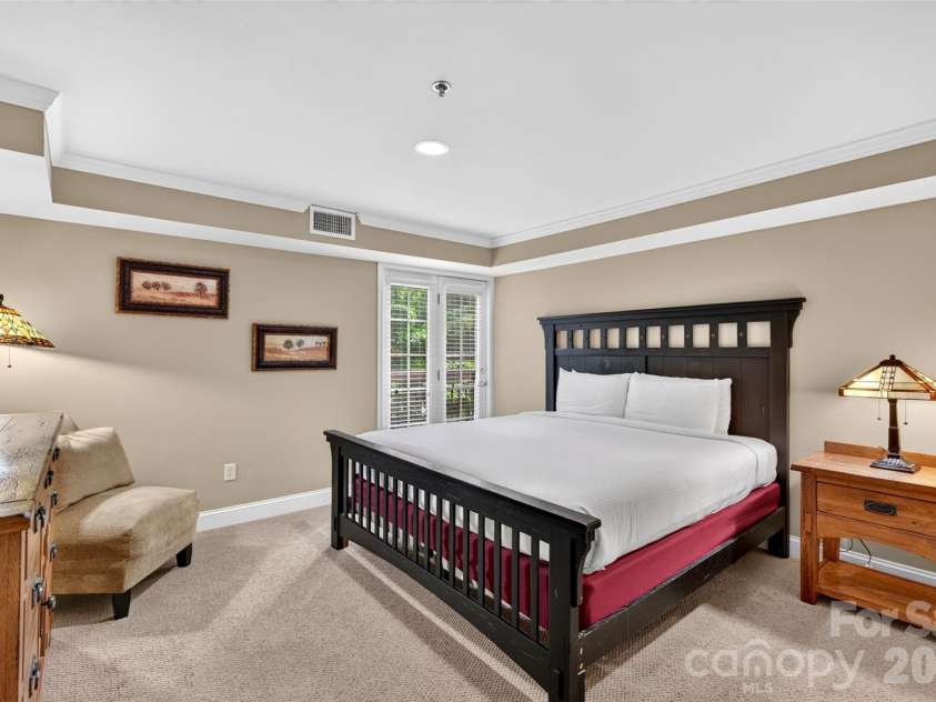 325 Bowling Park Road, Asheville, NC 28803.  MLS# CAR4405300, YatesRealty ID 41587. 