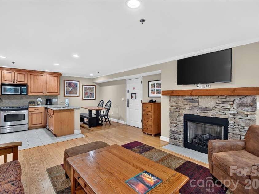 325 Bowling Park Road, Asheville, NC 28803.  MLS# CAR4405300, YatesRealty ID 41587. 