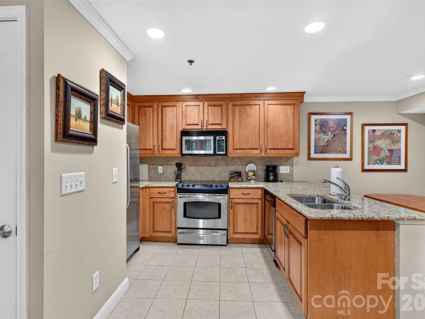 325 Bowling Park Road, Asheville, NC 28803.  MLS# CAR4405300, YatesRealty ID 41587. 