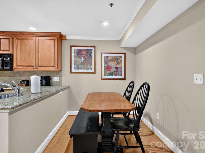325 Bowling Park Road, Asheville, NC 28803.  MLS# CAR4405300, YatesRealty ID 41587. 