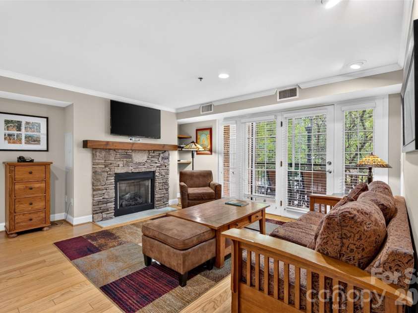 325 Bowling Park Road, Asheville, NC 28803.  MLS# CAR4405300, YatesRealty ID 41587. 