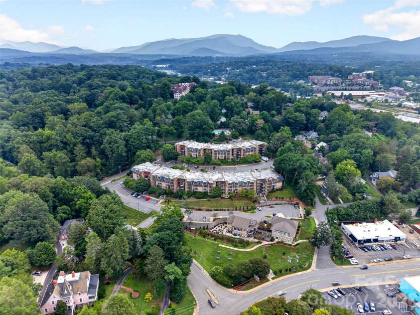 325 Bowling Park Road, Asheville, NC 28803.  MLS# CAR4405300, YatesRealty ID 41587. 