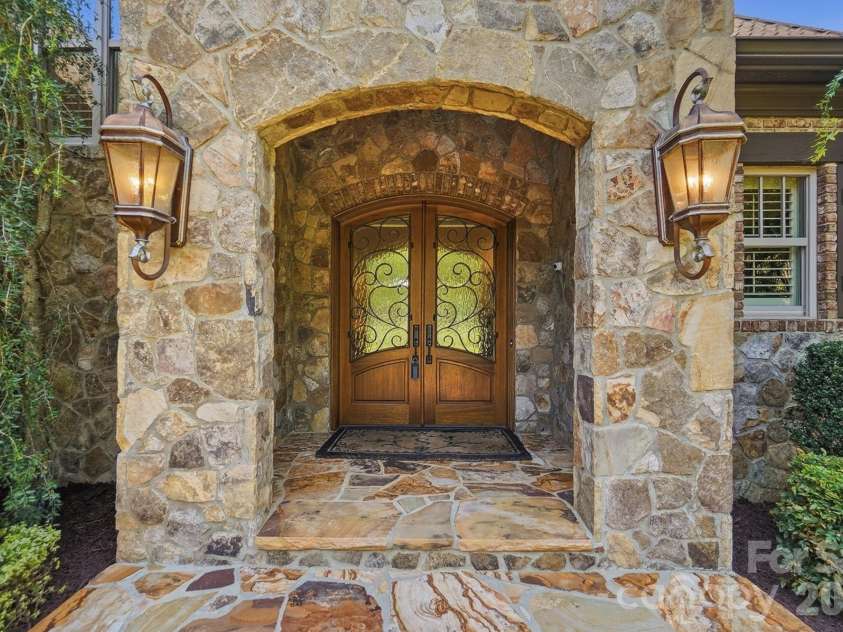 19115 Youngblood Road, Charlotte, NC 28278.  MLS# CAR4409218, YatesRealty ID 41588. 