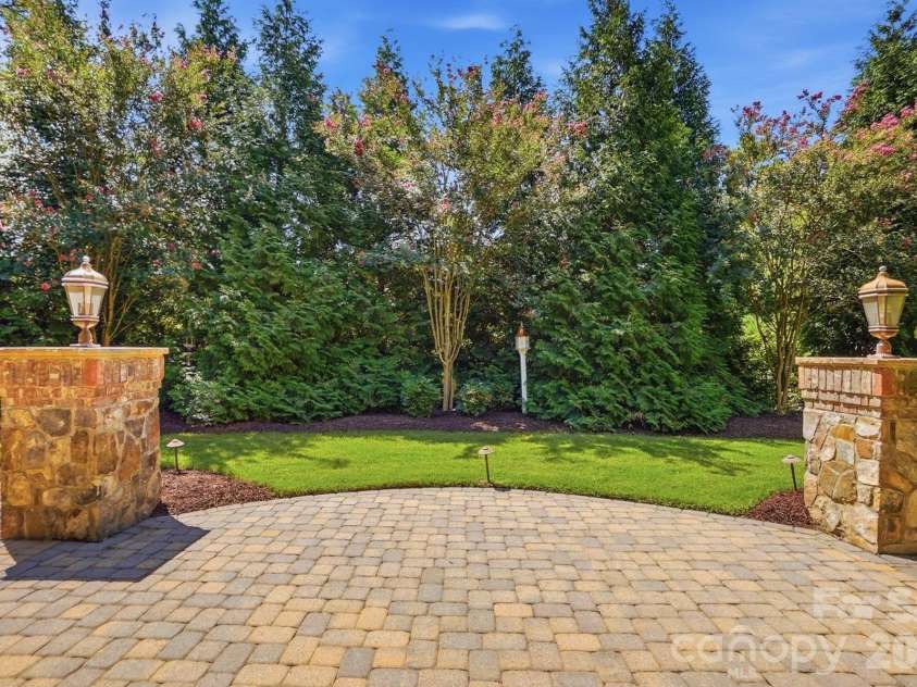 19115 Youngblood Road, Charlotte, NC 28278.  MLS# CAR4409218, YatesRealty ID 41588. 