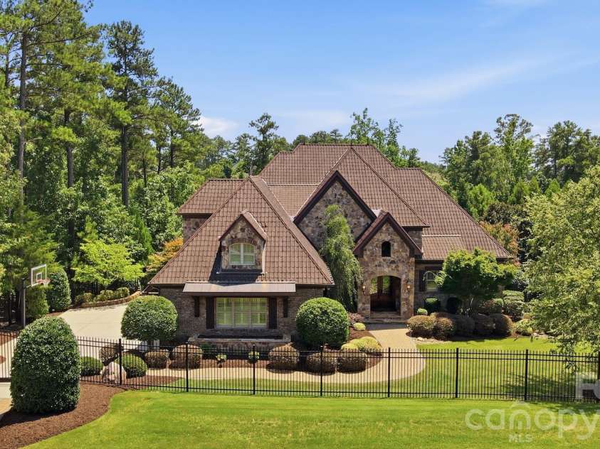 19115 Youngblood Road, Charlotte, NC 28278.  MLS# CAR4409218, YatesRealty ID 41588. 