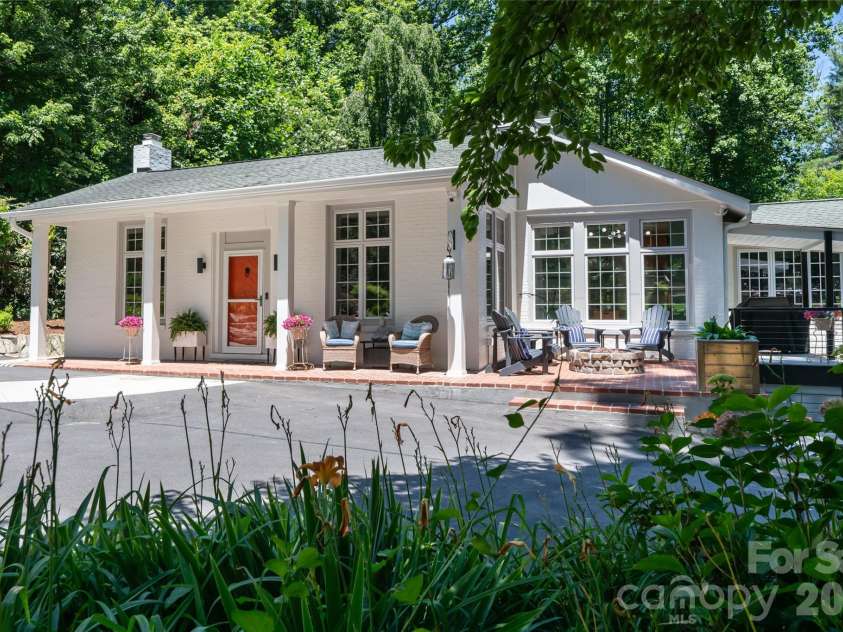 2511 Kanuga Road, Hendersonville, NC 28739.  MLS# CAR4409812, YatesRealty ID 41589. 