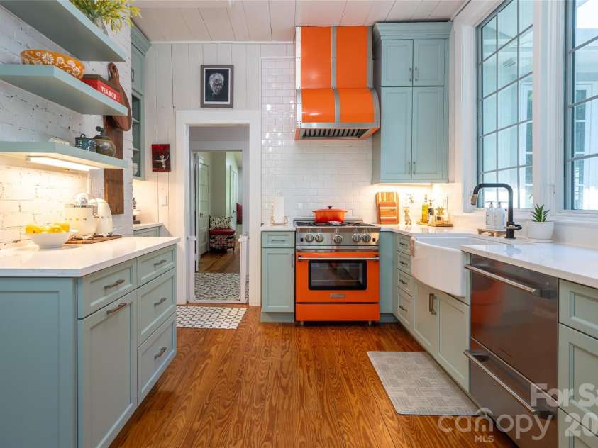 2511 Kanuga Road, Hendersonville, NC 28739.  MLS# CAR4409812, YatesRealty ID 41589. 