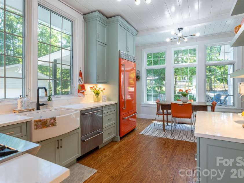 2511 Kanuga Road, Hendersonville, NC 28739.  MLS# CAR4409812, YatesRealty ID 41589. 