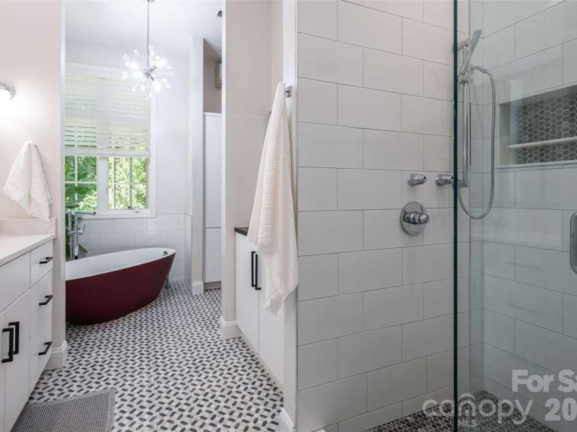 2511 Kanuga Road, Hendersonville, NC 28739.  MLS# CAR4409812, YatesRealty ID 41589. 