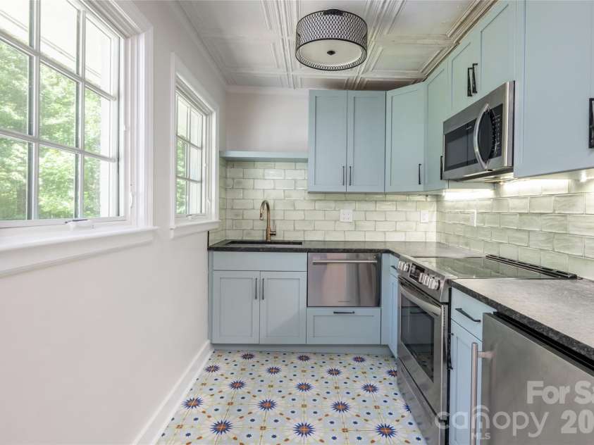2511 Kanuga Road, Hendersonville, NC 28739.  MLS# CAR4409812, YatesRealty ID 41589. 