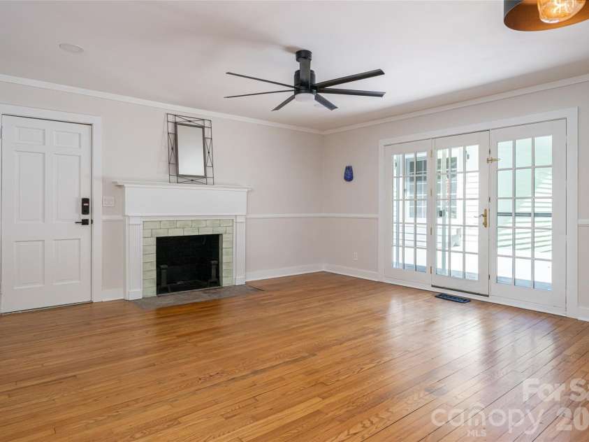 2511 Kanuga Road, Hendersonville, NC 28739.  MLS# CAR4409812, YatesRealty ID 41589. 