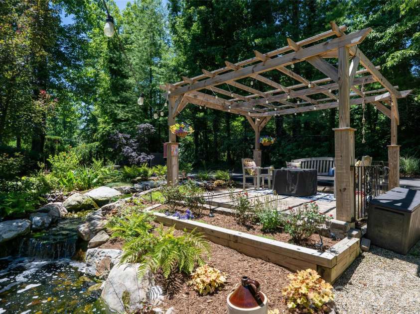 2511 Kanuga Road, Hendersonville, NC 28739.  MLS# CAR4409812, YatesRealty ID 41589. 