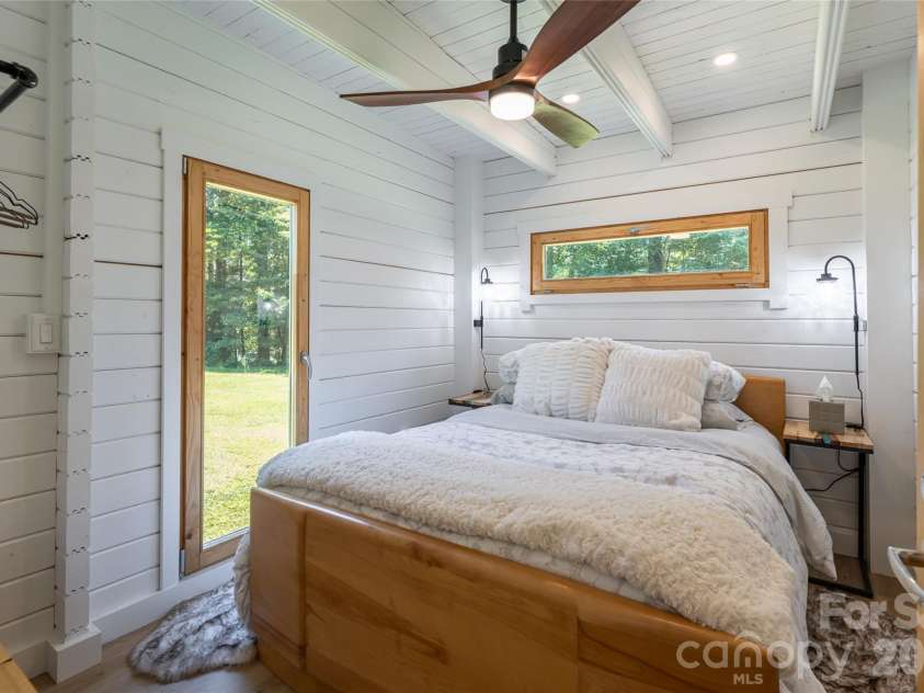 2511 Kanuga Road, Hendersonville, NC 28739.  MLS# CAR4409812, YatesRealty ID 41589. 