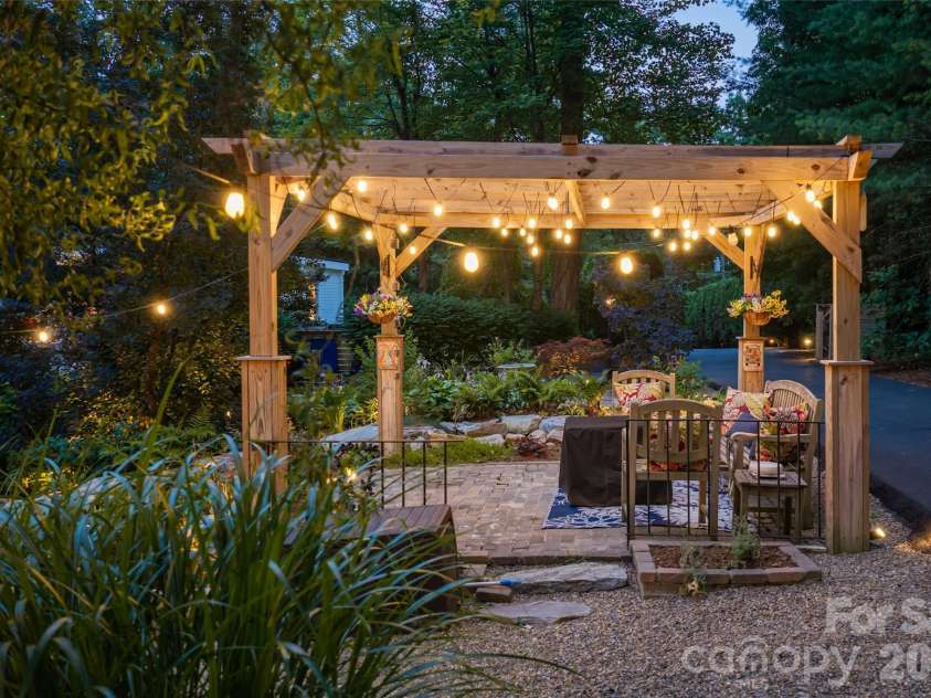 2511 Kanuga Road, Hendersonville, NC 28739.  MLS# CAR4409812, YatesRealty ID 41589. 
