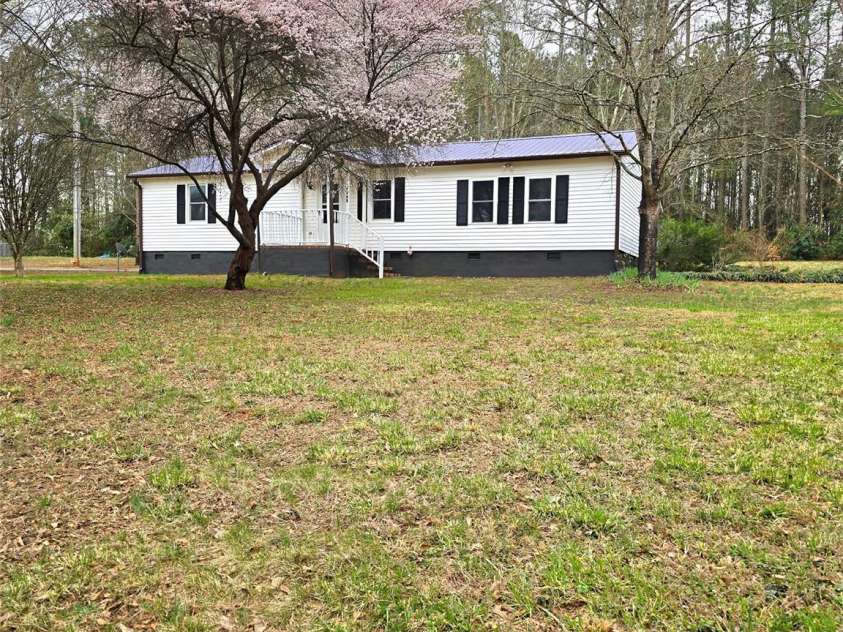 1607 NC 27 Highway, Lincolnton, NC 28092.  MLS# CAR4233470, YatesRealty ID 4159. 
