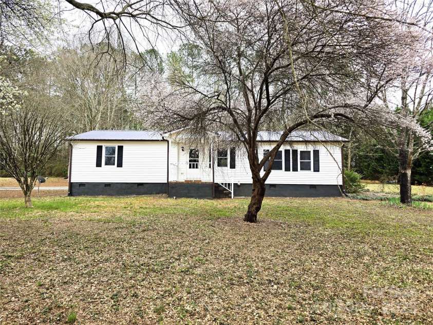 1607 NC 27 Highway, Lincolnton, NC 28092.  MLS# CAR4233470, YatesRealty ID 4159. 