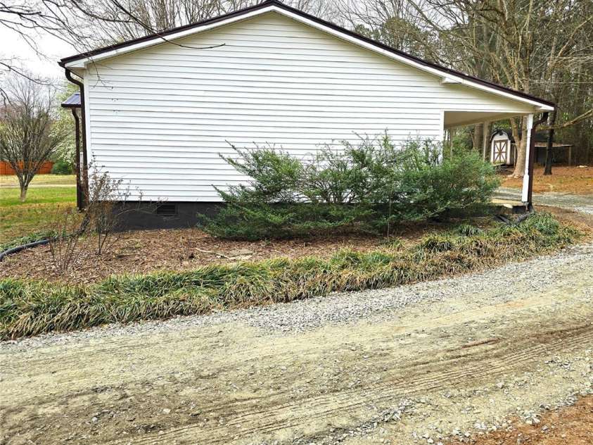 1607 NC 27 Highway, Lincolnton, NC 28092.  MLS# CAR4233470, YatesRealty ID 4159. 