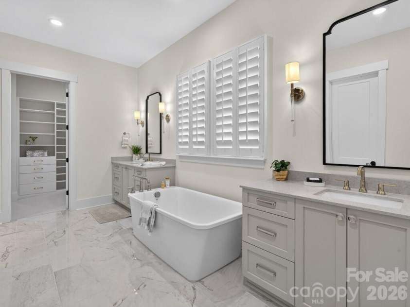 3098 Sherman Drive, Lancaster, SC 29720.  MLS# CAR4404508, YatesRealty ID 41590. Primary Bath