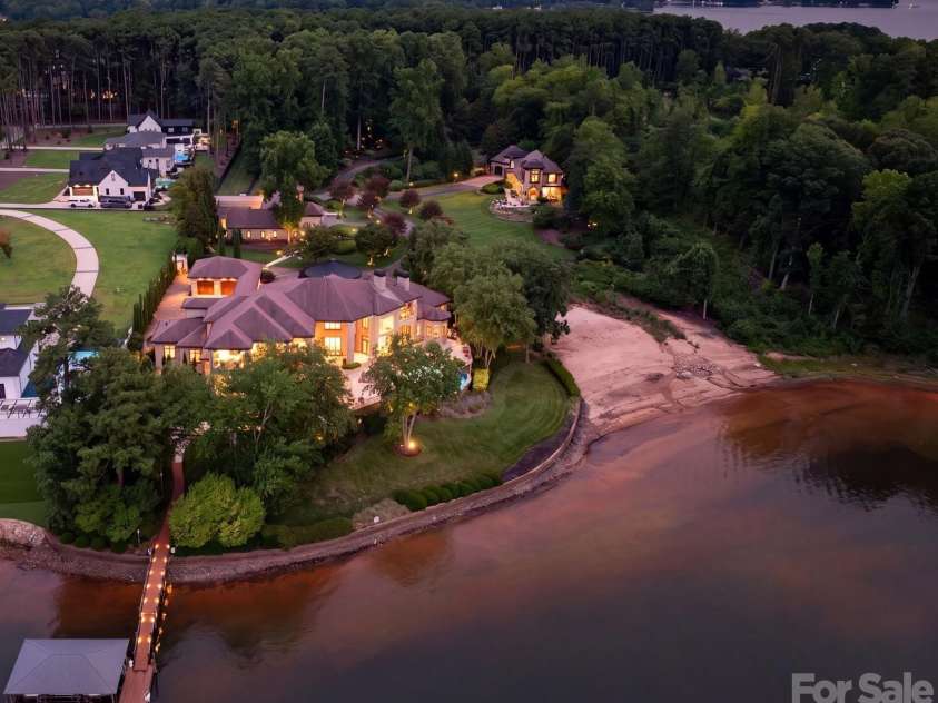 139 Hollen Lane, Mooresville, NC 28117.  MLS# CAR4406781, YatesRealty ID 41591. 