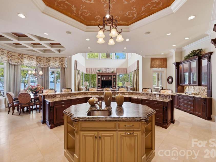 139 Hollen Lane, Mooresville, NC 28117.  MLS# CAR4406781, YatesRealty ID 41591. Chef's Kitchen