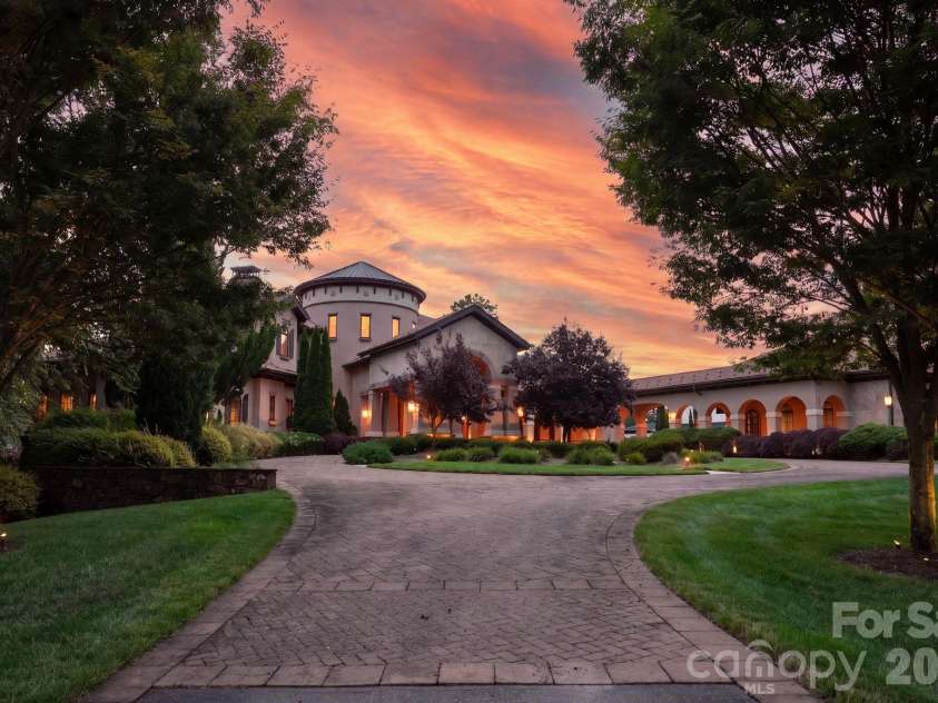 139 Hollen Lane, Mooresville, NC 28117.  MLS# CAR4406781, YatesRealty ID 41591. Flagship Residence
