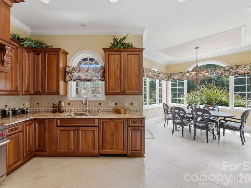 139 Hollen Lane, Mooresville, NC 28117.  MLS# CAR4406781, YatesRealty ID 41591. Guest House Kitchen & Breakfast
