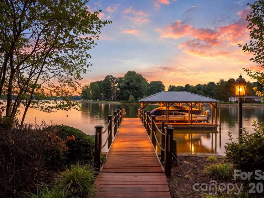 139 Hollen Lane, Mooresville, NC 28117.  MLS# CAR4406781, YatesRealty ID 41591. Private Covered Dock