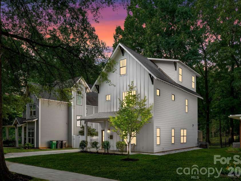 423 Sylvania Avenue, Charlotte, NC 28206.  MLS# CAR4409126, YatesRealty ID 41592. 