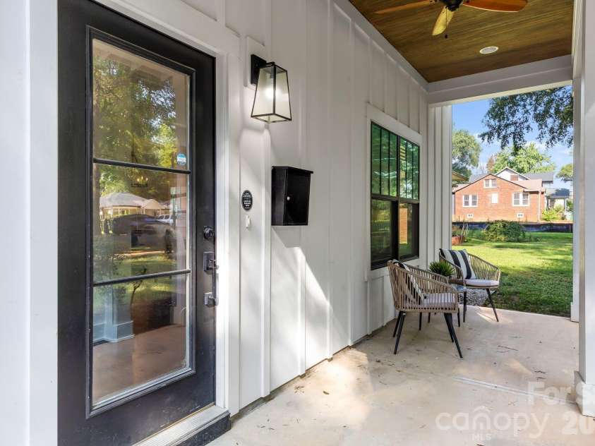 423 Sylvania Avenue, Charlotte, NC 28206.  MLS# CAR4409126, YatesRealty ID 41592. 