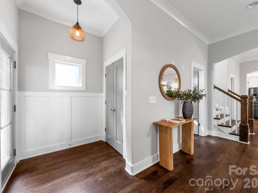 423 Sylvania Avenue, Charlotte, NC 28206.  MLS# CAR4409126, YatesRealty ID 41592. 
