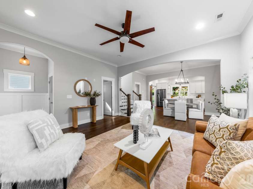 423 Sylvania Avenue, Charlotte, NC 28206.  MLS# CAR4409126, YatesRealty ID 41592. 