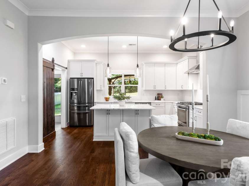 423 Sylvania Avenue, Charlotte, NC 28206.  MLS# CAR4409126, YatesRealty ID 41592. 
