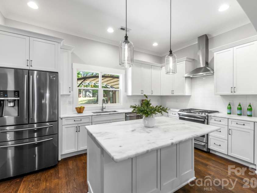 423 Sylvania Avenue, Charlotte, NC 28206.  MLS# CAR4409126, YatesRealty ID 41592. 