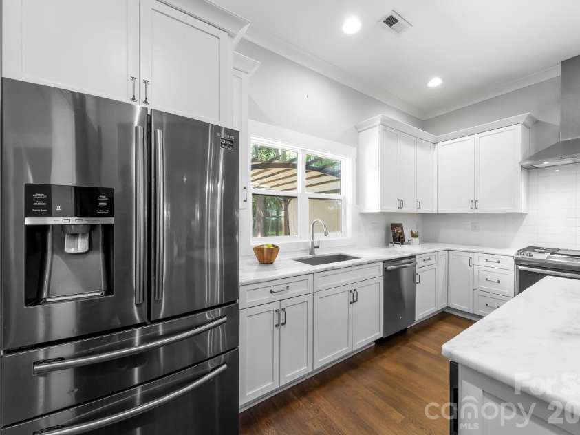 423 Sylvania Avenue, Charlotte, NC 28206.  MLS# CAR4409126, YatesRealty ID 41592. 