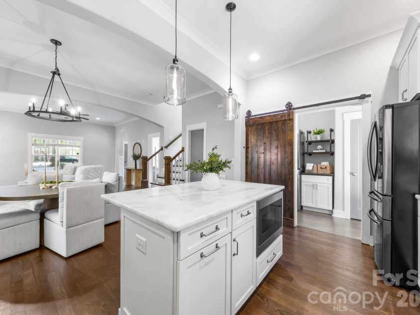 423 Sylvania Avenue, Charlotte, NC 28206.  MLS# CAR4409126, YatesRealty ID 41592. 