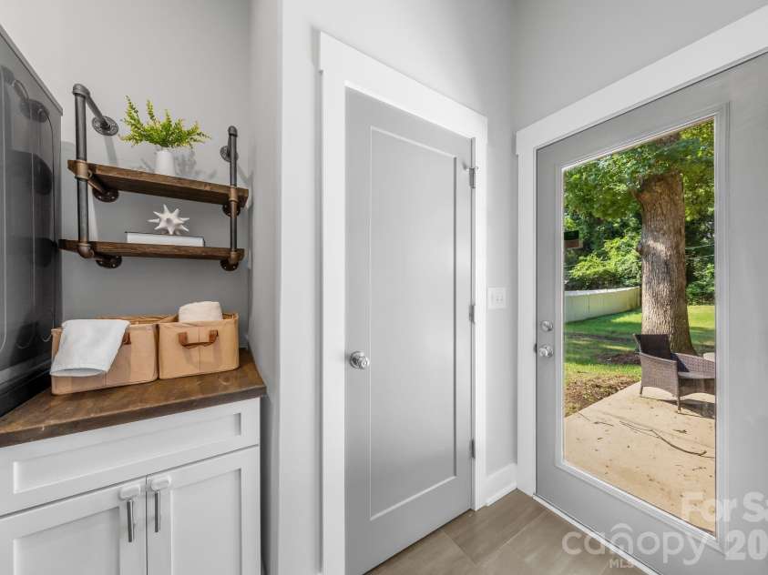 423 Sylvania Avenue, Charlotte, NC 28206.  MLS# CAR4409126, YatesRealty ID 41592. 
