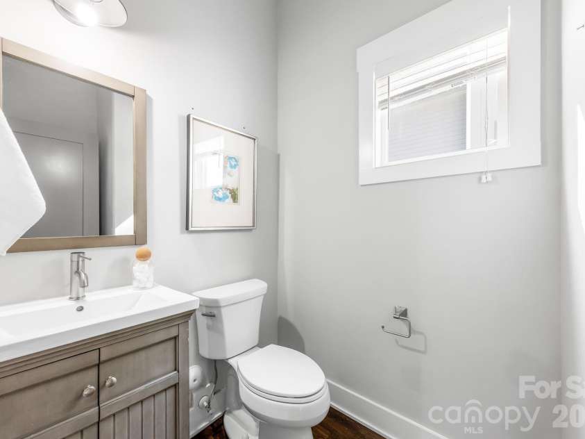 423 Sylvania Avenue, Charlotte, NC 28206.  MLS# CAR4409126, YatesRealty ID 41592. 