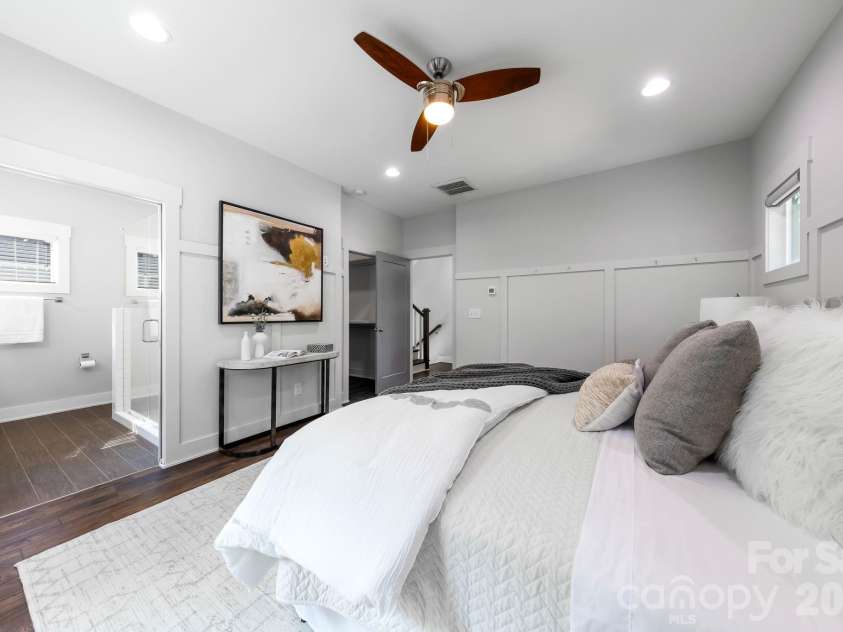 423 Sylvania Avenue, Charlotte, NC 28206.  MLS# CAR4409126, YatesRealty ID 41592. 