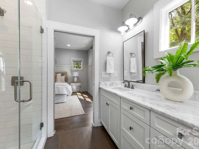423 Sylvania Avenue, Charlotte, NC 28206.  MLS# CAR4409126, YatesRealty ID 41592. 