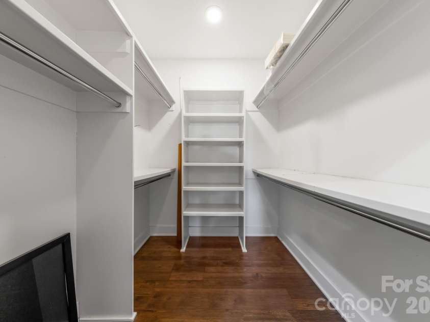 423 Sylvania Avenue, Charlotte, NC 28206.  MLS# CAR4409126, YatesRealty ID 41592. 