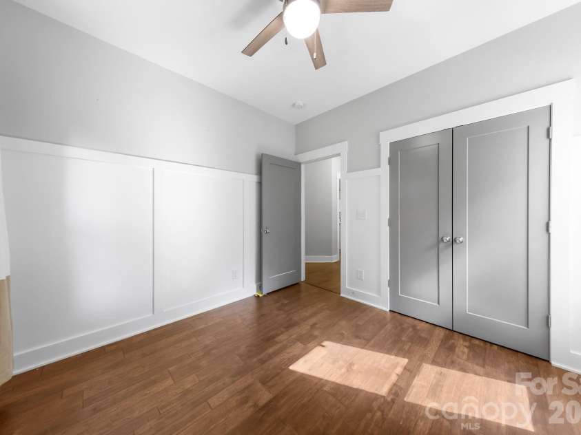 423 Sylvania Avenue, Charlotte, NC 28206.  MLS# CAR4409126, YatesRealty ID 41592. 