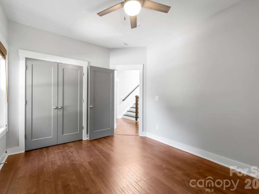 423 Sylvania Avenue, Charlotte, NC 28206.  MLS# CAR4409126, YatesRealty ID 41592. 