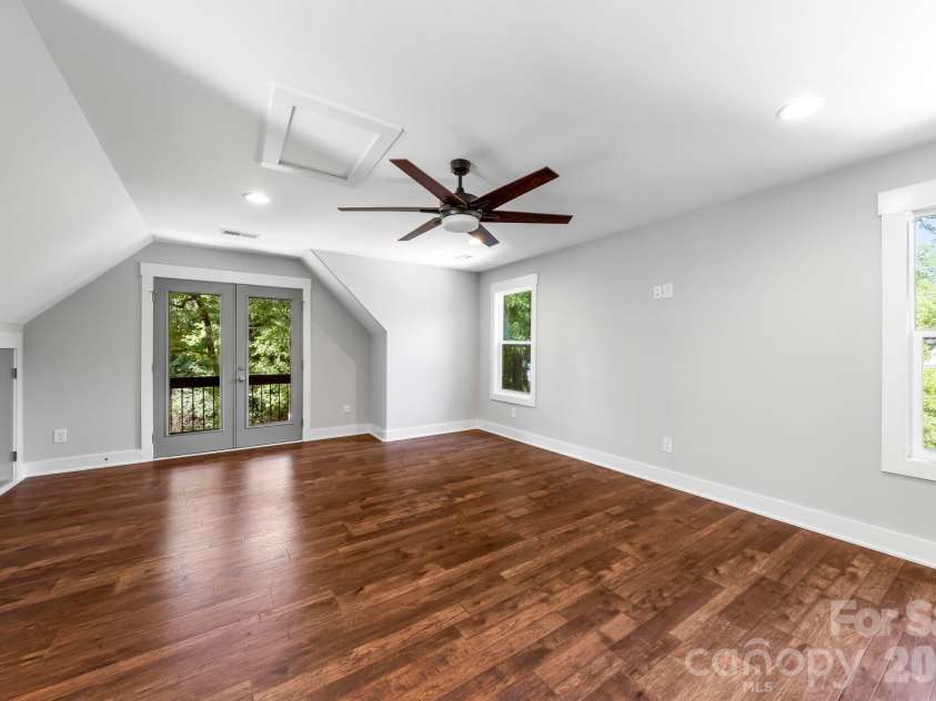 423 Sylvania Avenue, Charlotte, NC 28206.  MLS# CAR4409126, YatesRealty ID 41592. 