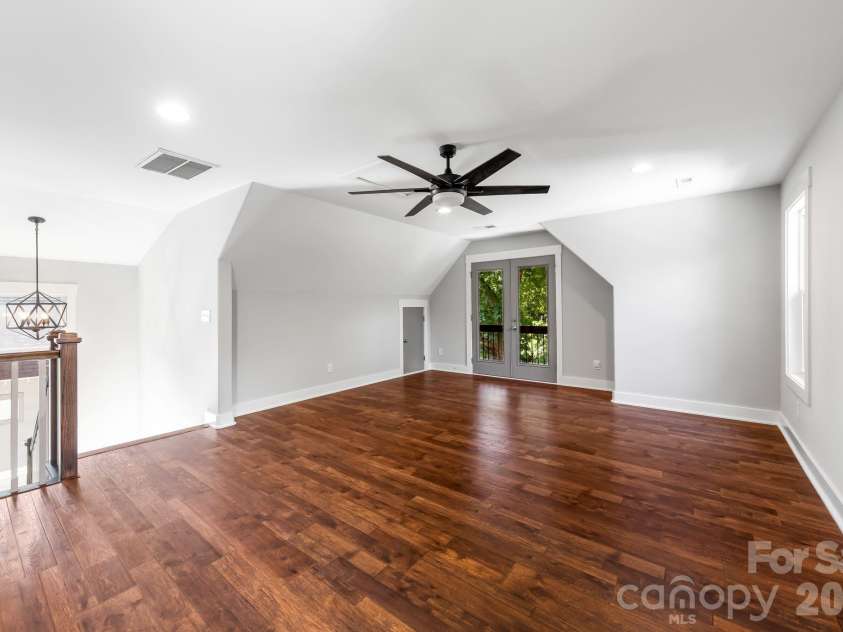 423 Sylvania Avenue, Charlotte, NC 28206.  MLS# CAR4409126, YatesRealty ID 41592. 