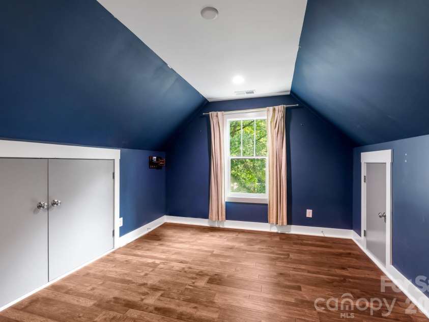 423 Sylvania Avenue, Charlotte, NC 28206.  MLS# CAR4409126, YatesRealty ID 41592. 