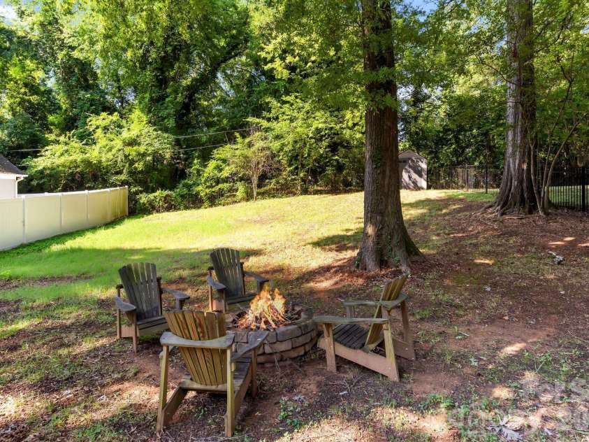 423 Sylvania Avenue, Charlotte, NC 28206.  MLS# CAR4409126, YatesRealty ID 41592. 