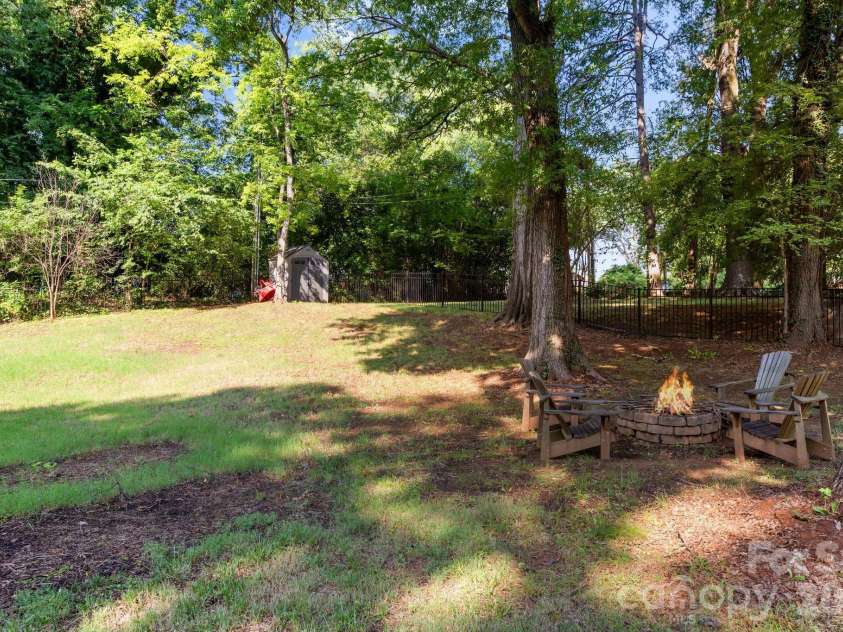 423 Sylvania Avenue, Charlotte, NC 28206.  MLS# CAR4409126, YatesRealty ID 41592. 