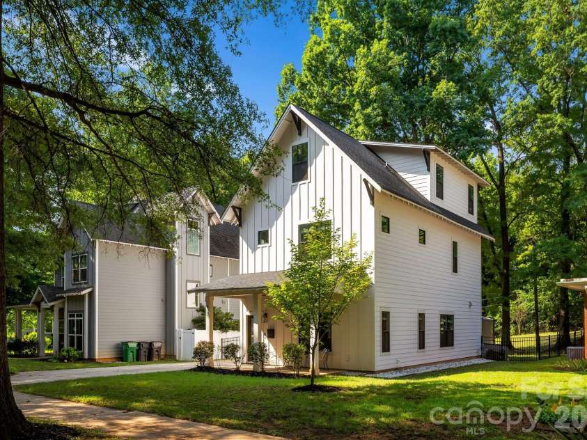 423 Sylvania Avenue, Charlotte, NC 28206.  MLS# CAR4409126, YatesRealty ID 41592. 