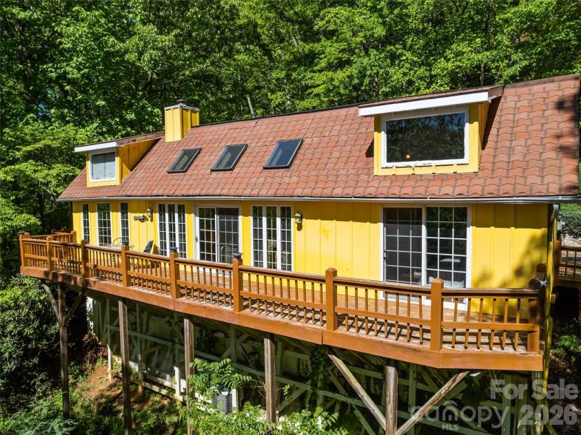 969 Mountain View Drive, Maggie Valley, NC 28751.  MLS# CAR4406621, YatesRealty ID 41593. 